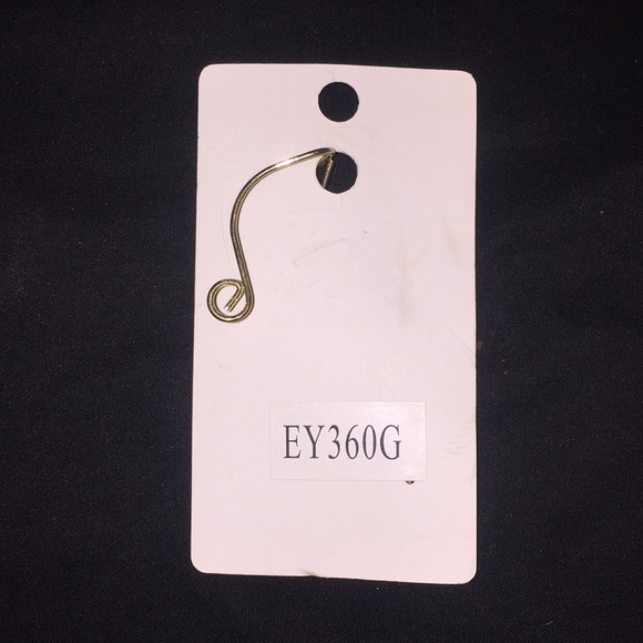 Butterfly Earcuff - Picture 2 of 3